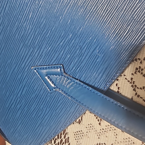 SALE FOR 24 HRS. LOUIS VUITTON EPI, guc - Picture 8 of 17